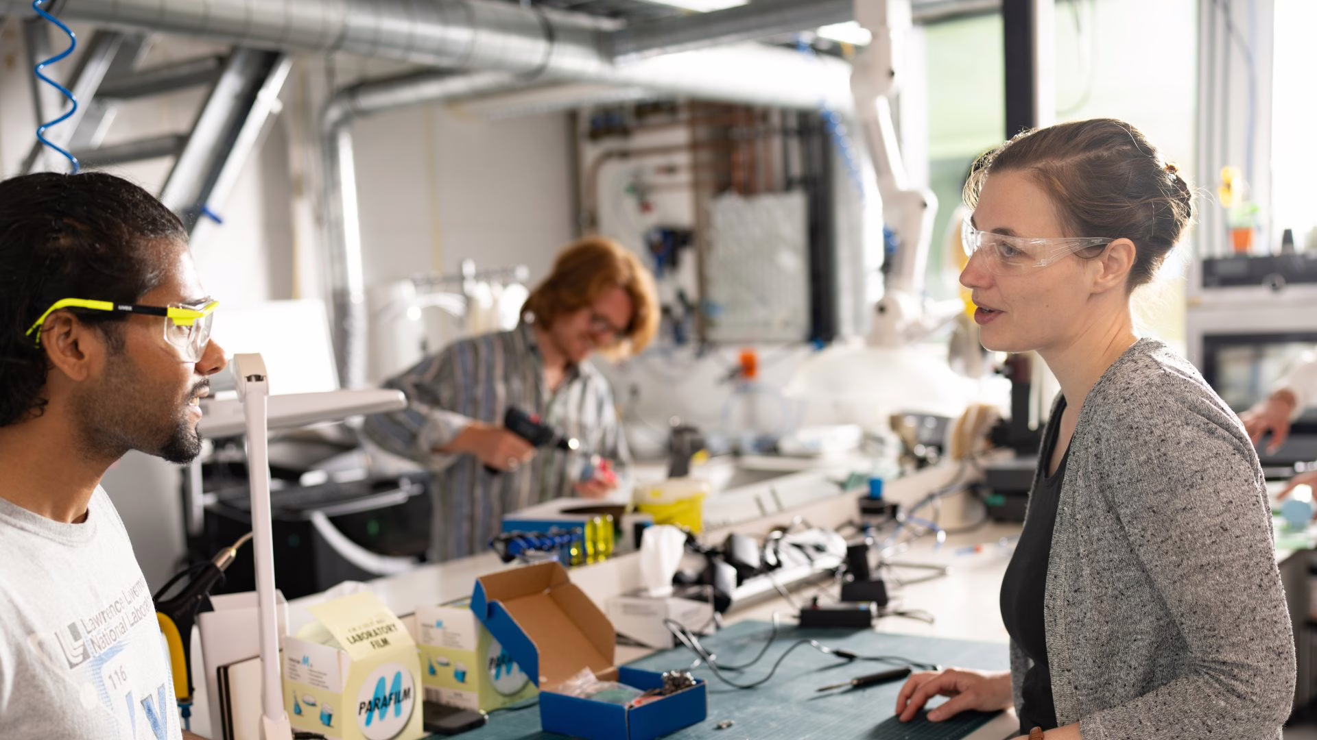 Two scientists having a discussion in the lab