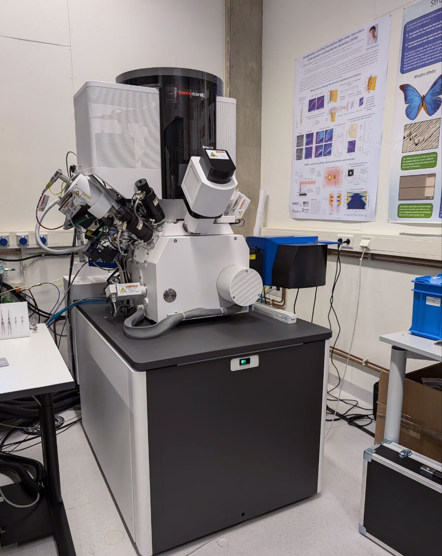 Scanning electron microscope Thermo Fisher Scienctific Helios UX 5