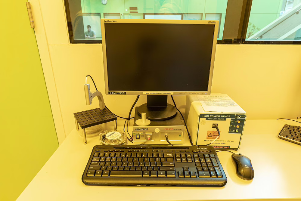 Thin film analyzer Filmetrics F20 UVX